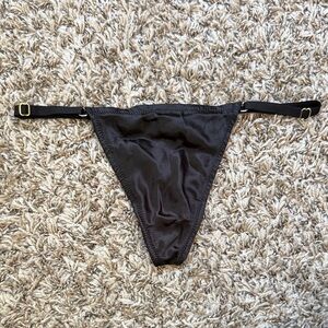 Victoria’s Secret v string thong